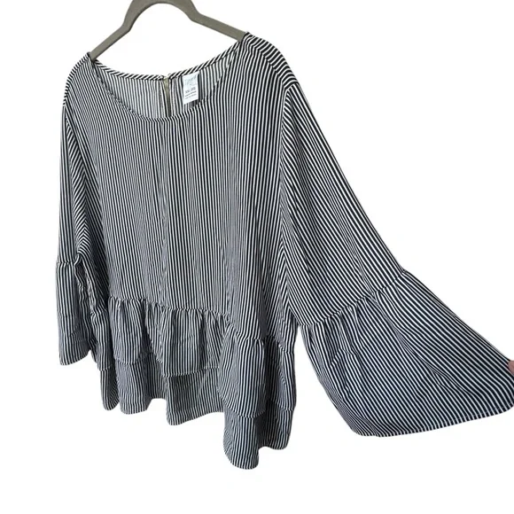 Time & Tru Navy & White Vertical Striped Top size 20 - Picture 4 of 7